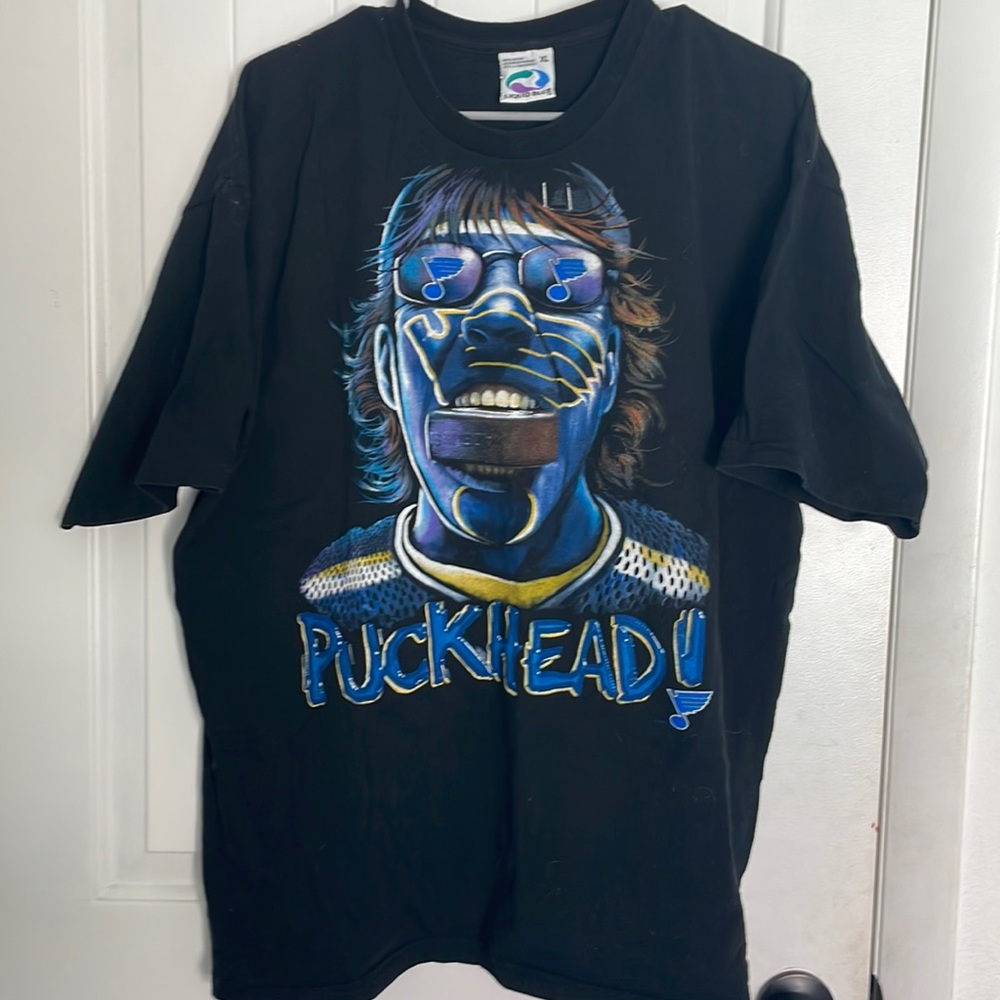 Vintage liquid blue puckhead St. Louis blues tshirt. XL